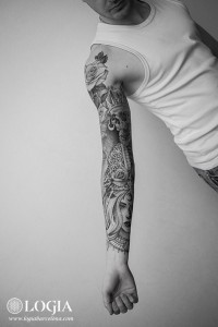 tatuaje-reyes-elfos-brazo-logia-barcelona-foteev 
